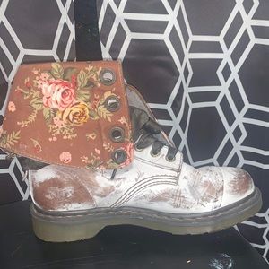 New Dr. Martin boots size 8